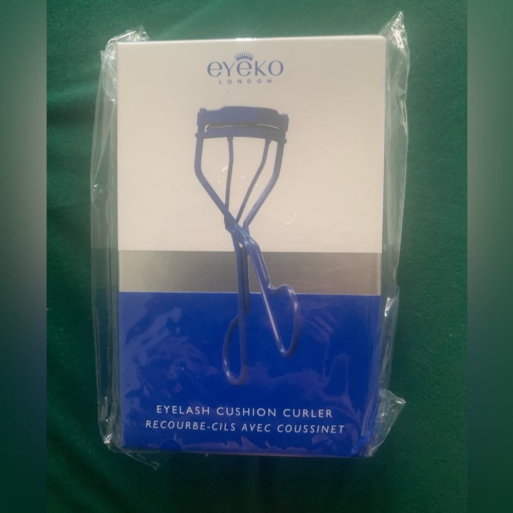 🔴 New in box eyelash curler